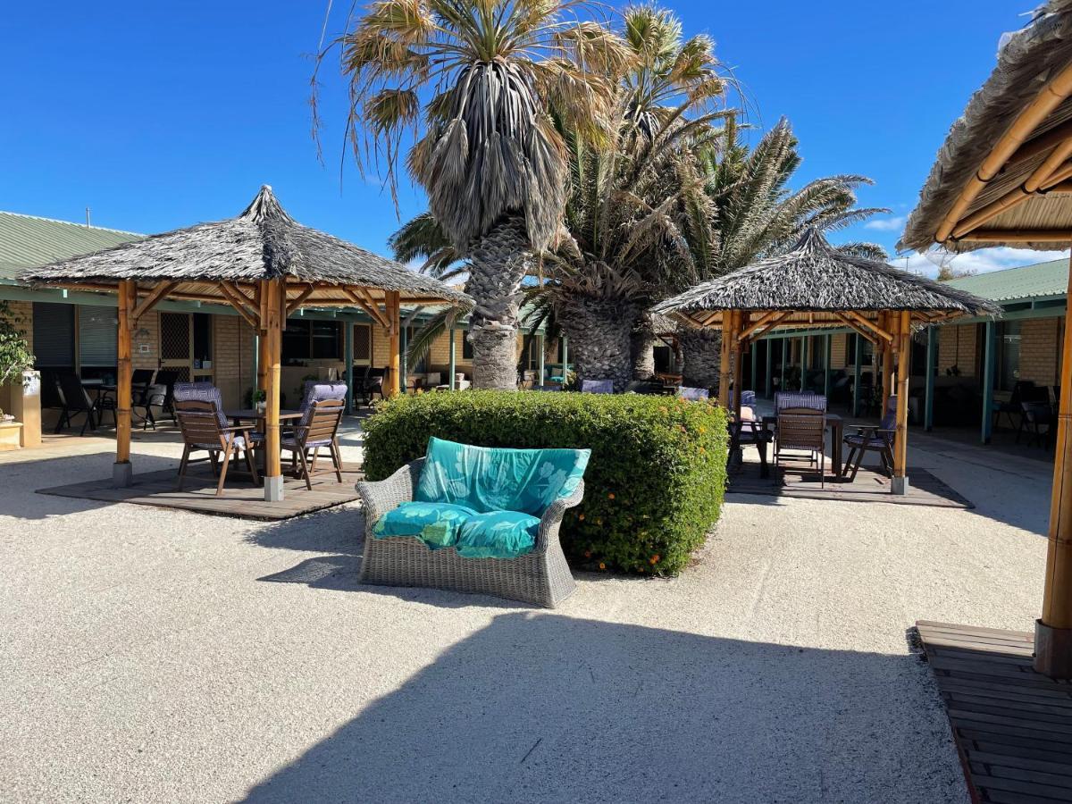 Shark Bay Seafront Apartments Denham Kültér fotó
