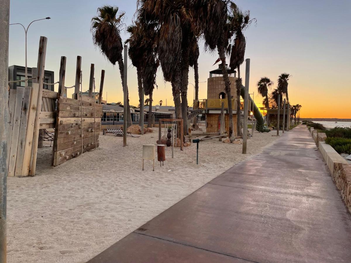Shark Bay Seafront Apartments Denham Kültér fotó