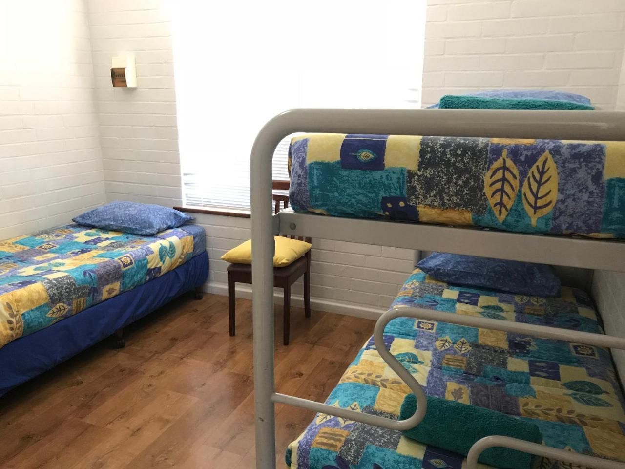 Shark Bay Seafront Apartments Denham Kültér fotó