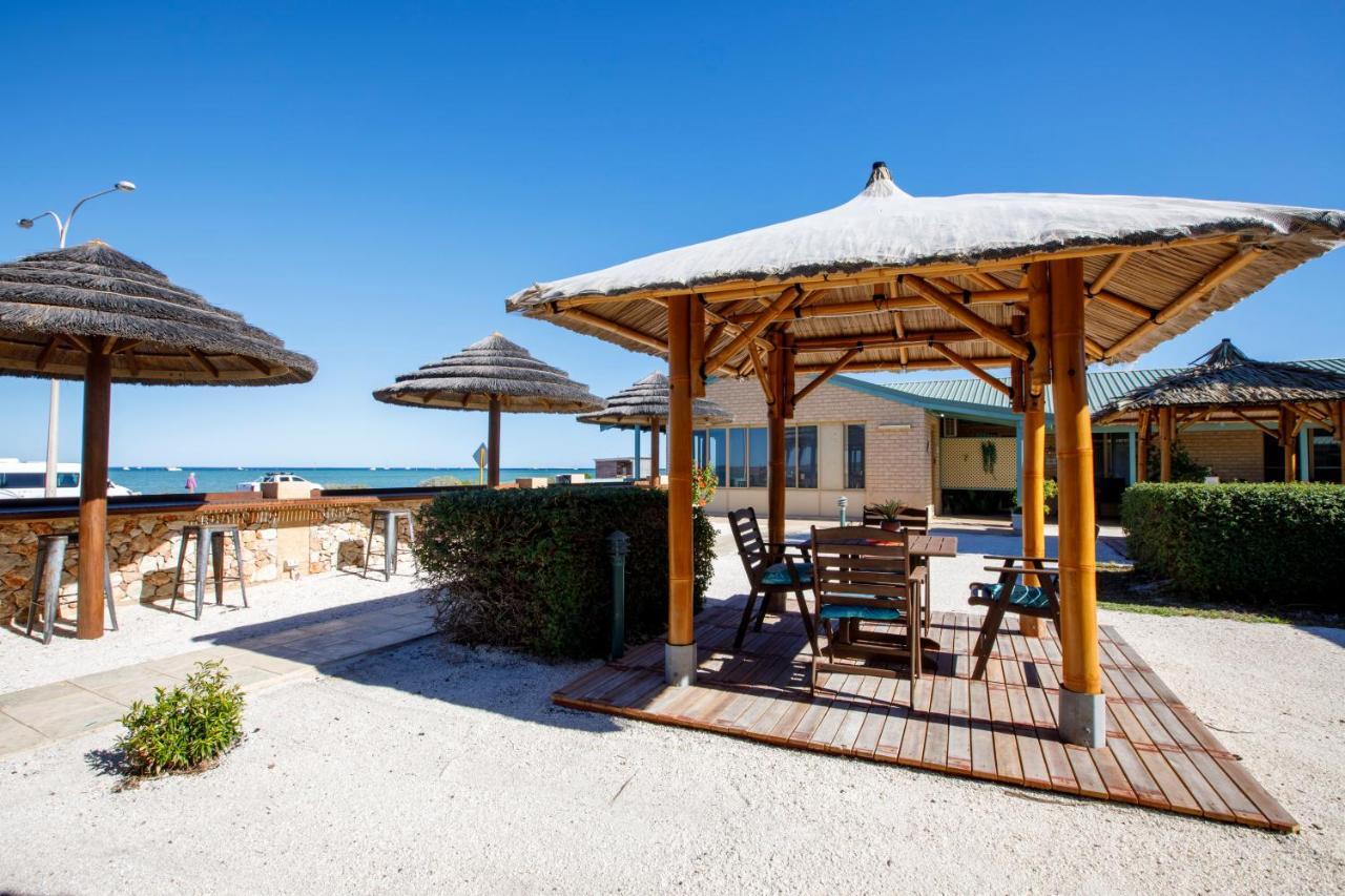 Shark Bay Seafront Apartments Denham Kültér fotó