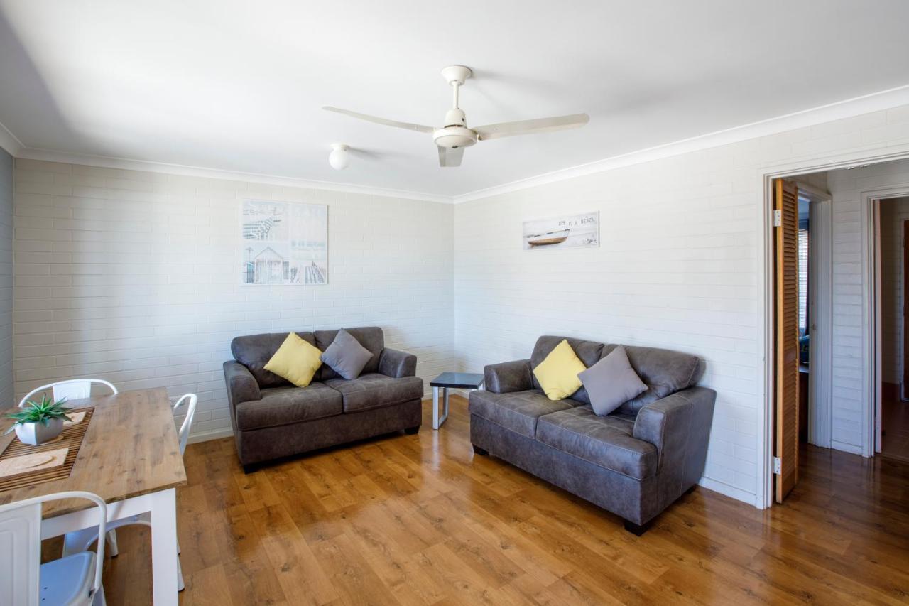 Shark Bay Seafront Apartments Denham Kültér fotó
